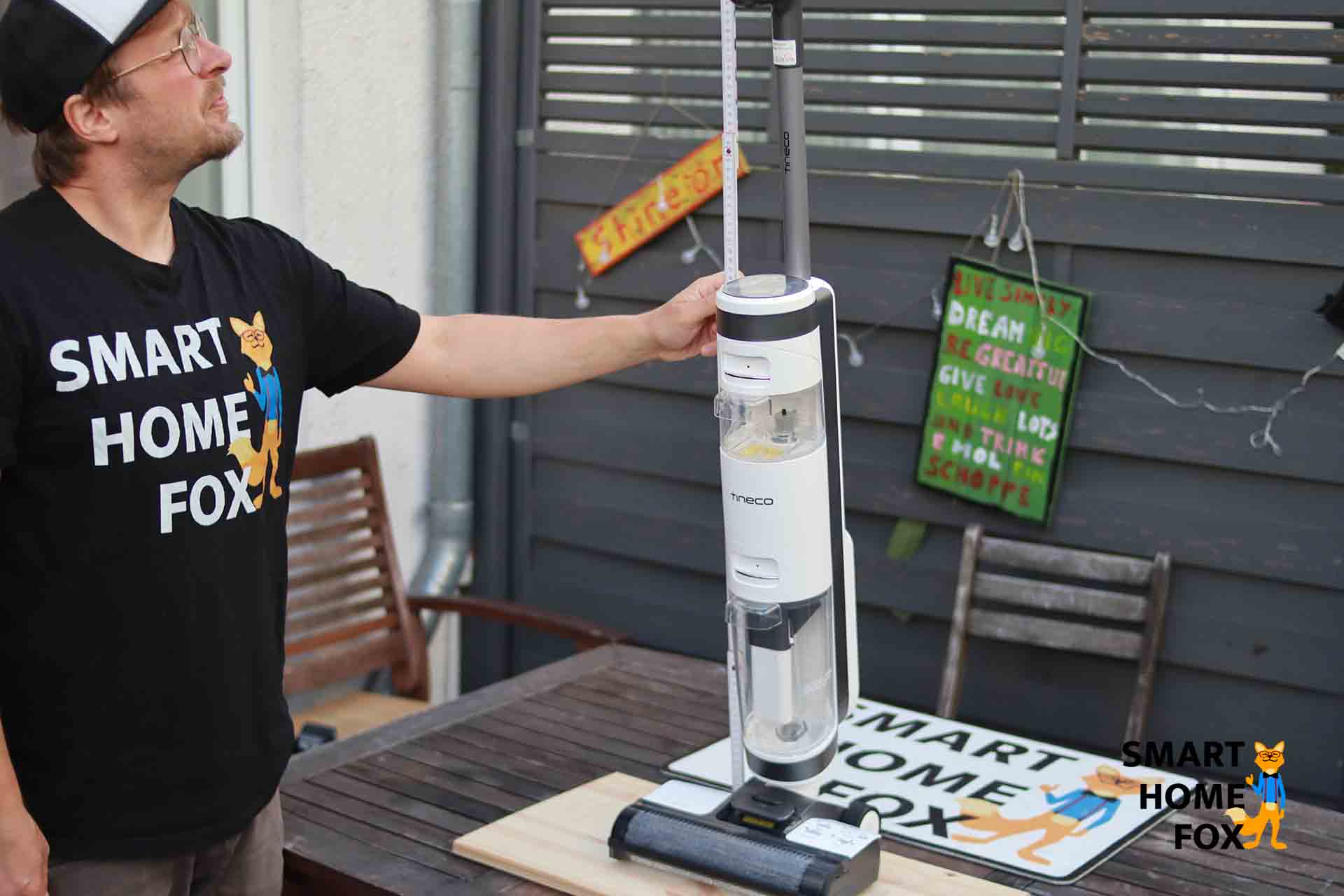 Der Tineco iFloor bei der Vermessung